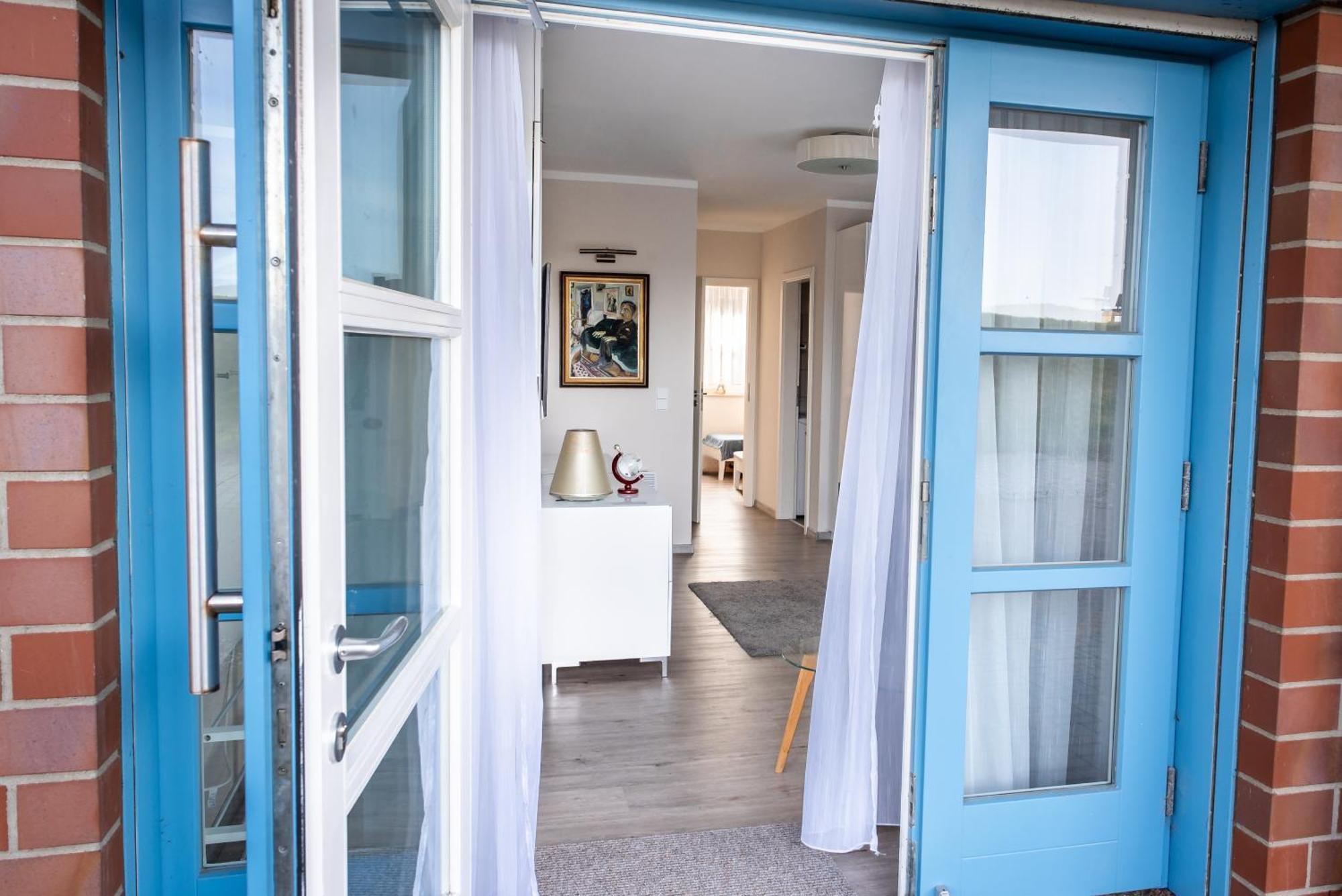 Strandwohnung Mit Grosser Terrasse In Erster Reihe Am Schoenberger Strand, Kajak, Wallbox, 24h Self Check-in, Disneyplus Apartment