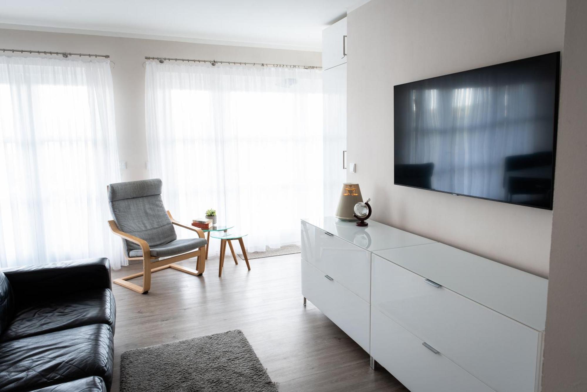 Apartment Strandwohnung Mit Grosser Terrasse In Erster Reihe Am Schoenberger Strand, Kajak, Wallbox, 24h Self Check-in, Disneyplus